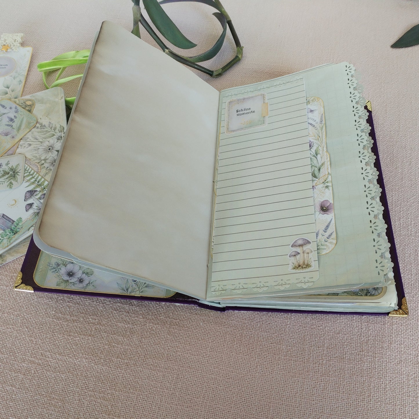 Journal Lila-Grün Innenseite mit Sticker, Bellyband und Motivkärtchen