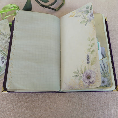 Journal Lila-Grün Innenseite mit floralem Motivpapier in Lila-und Grüntönen