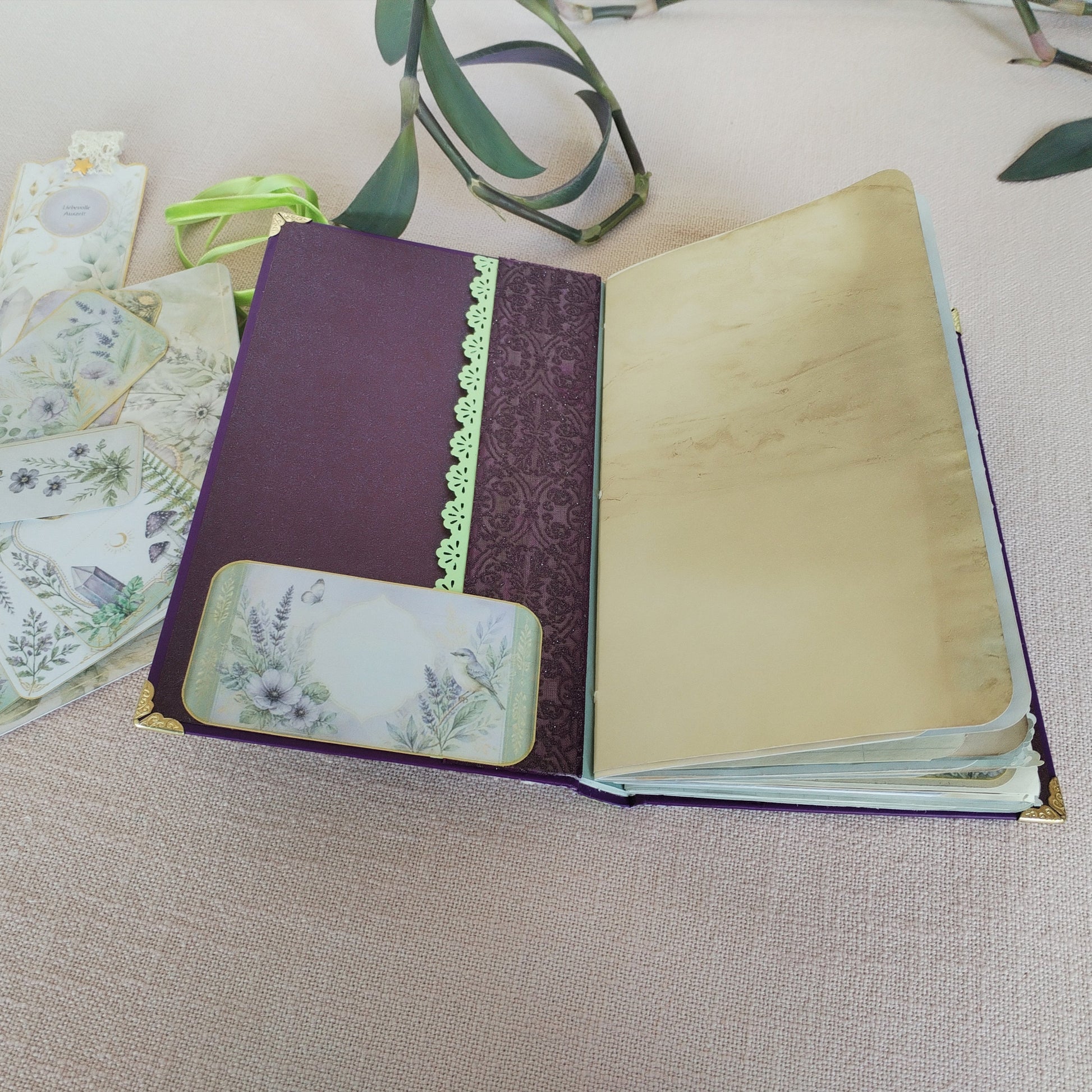 Journal Lila-Grün Innendeckel mit Papiertaschen
