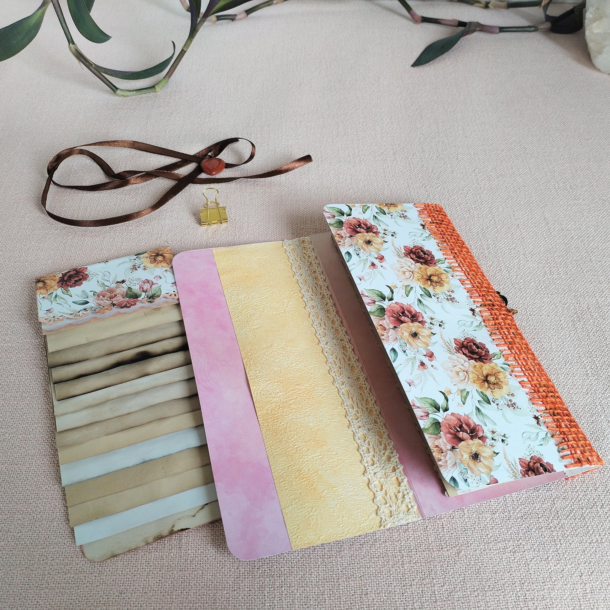 Long-Slim-Journal Motiv Rosen, Innenseite Bild 2 mit Wasserfallblock und Innentasche